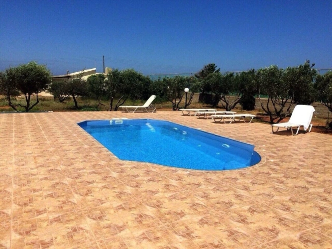 2 Bedrooms Villa