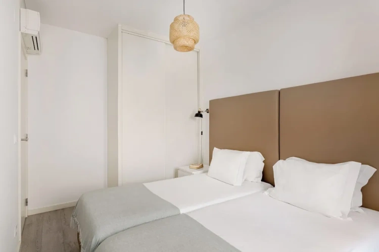 2 Bedrooms Apartment