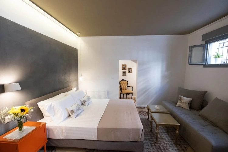 Standard Triple room