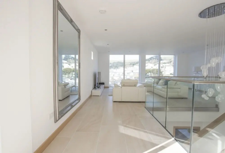 4 bed beach house with hot tub