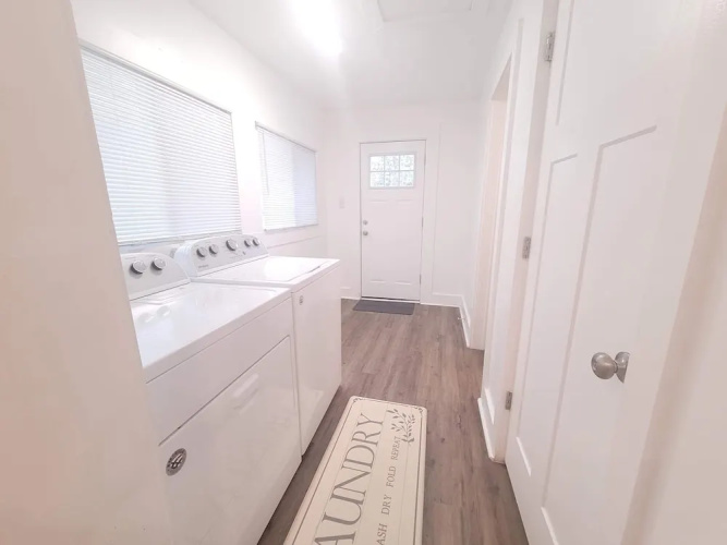 Charming 3b-1b Westside Indy