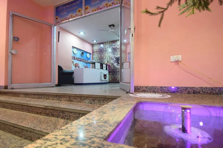 OYO 24936 Hotel C-9