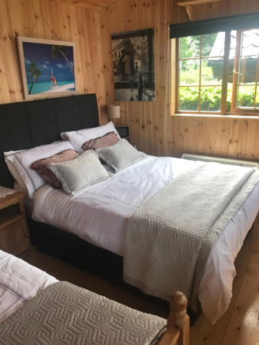Cosy Countryside Log Cabin