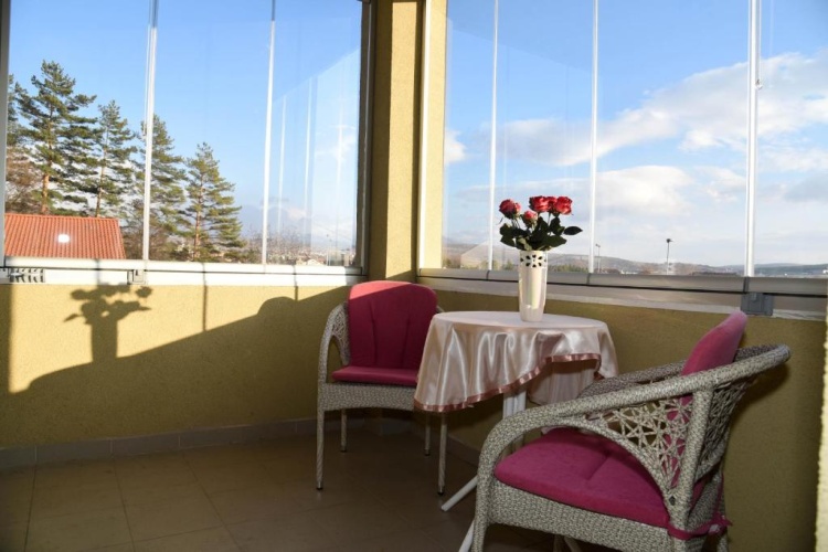 3 Bedrooms Apartment