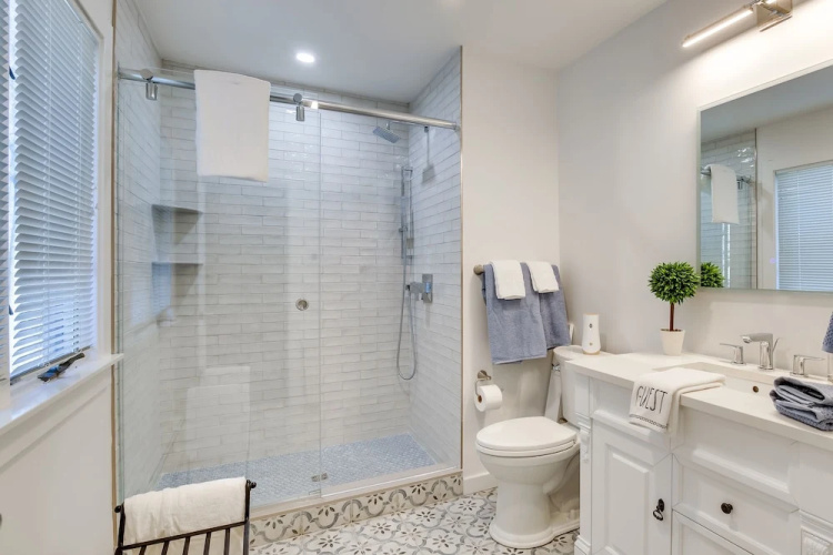 Lovely Highland Home w/ Pool & Hot Tub!