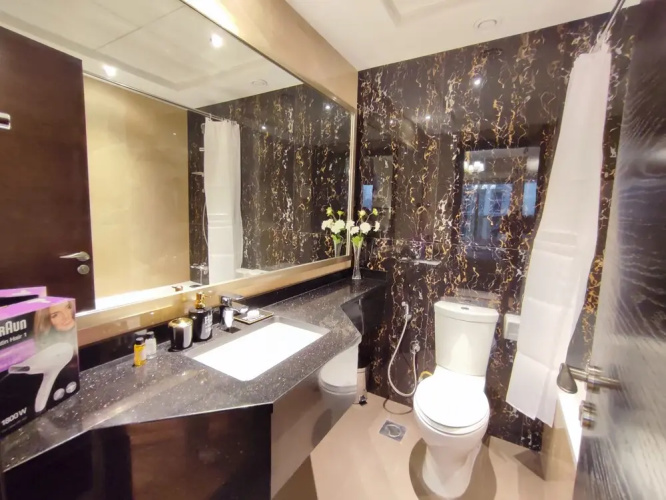 SuperHost - Downtown Apartment With Charming Park Views