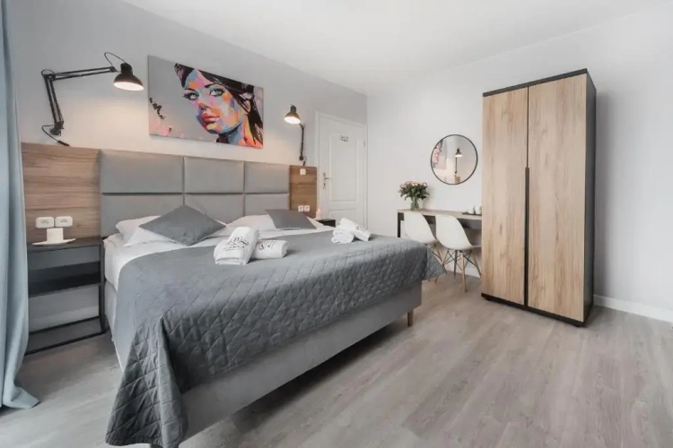 Standard Triple room