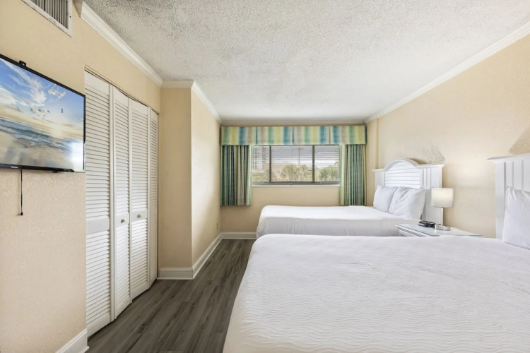 2BR Ocean View Condo w Private Balcony