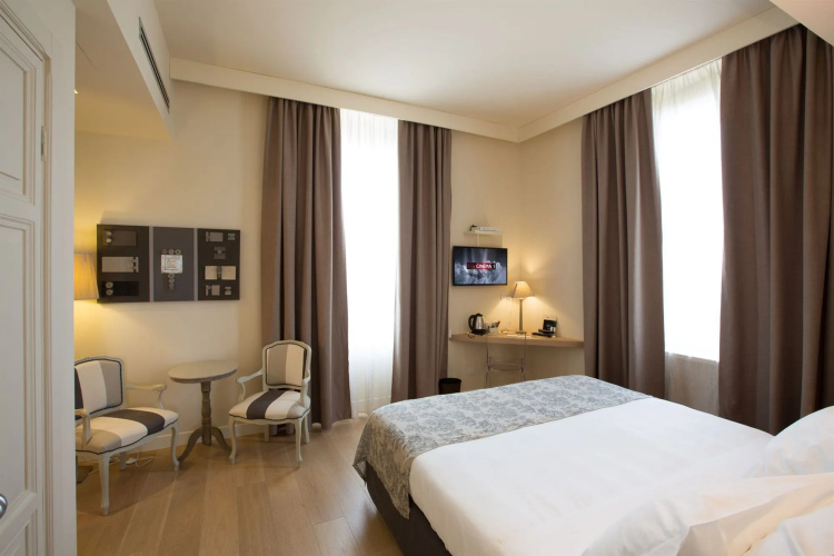 Hotel 900