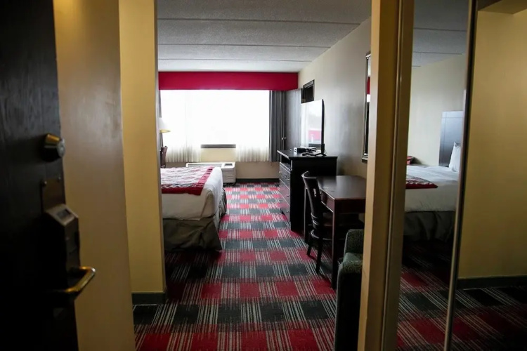 Albany Plaza Hotel
