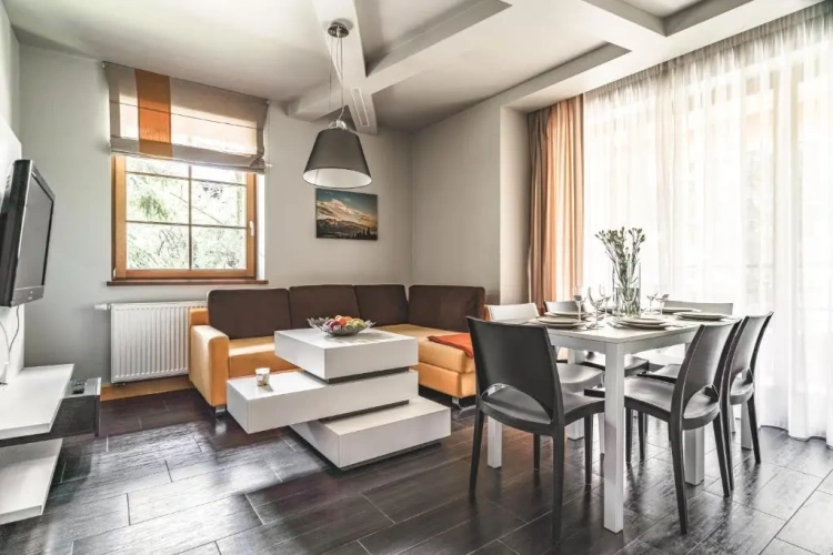 2 Bedrooms Apartment