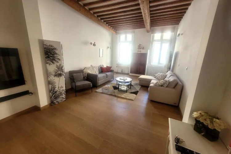 spacious apartment for 4 in avignon !