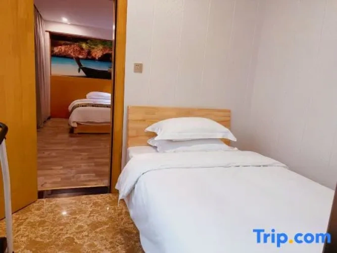 2 Bedrooms Triple Suite