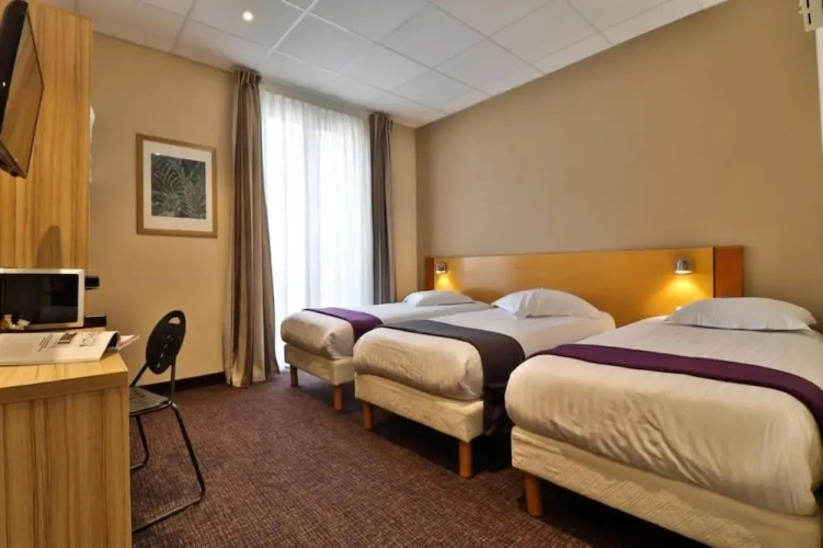 Standard Triple room