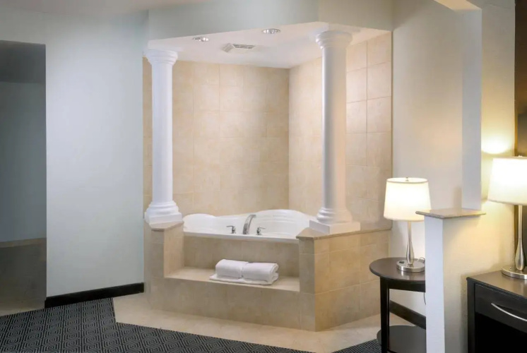 Holiday Inn Express & Suites Warminster - Horsham by IHG
