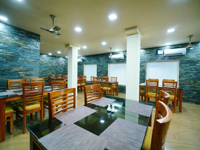 OYO 30084 Hotel Seagate