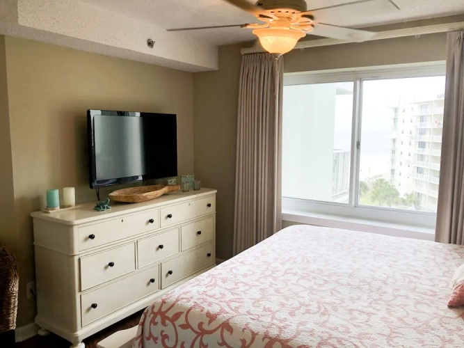Tradewinds Condos by Hosteeva