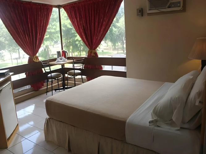 Elegant Circle Inn