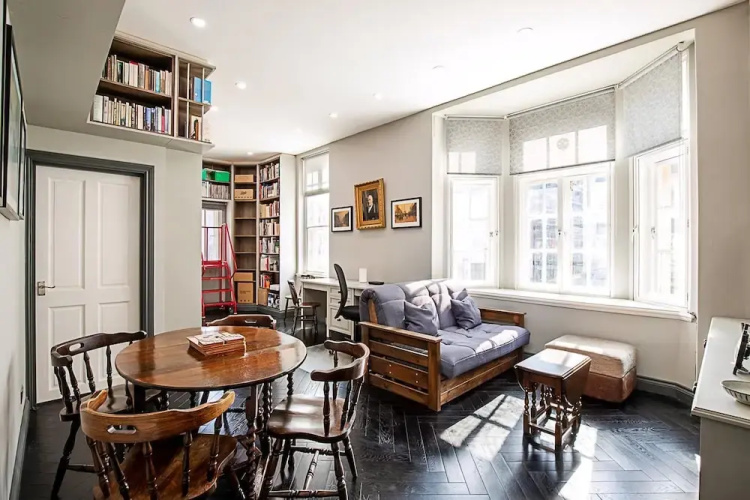 Book Lovers West End Home