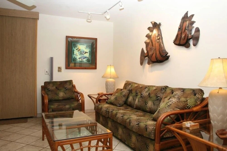Kihei Beach, #303 1 Bedroom Condo by RedAwning