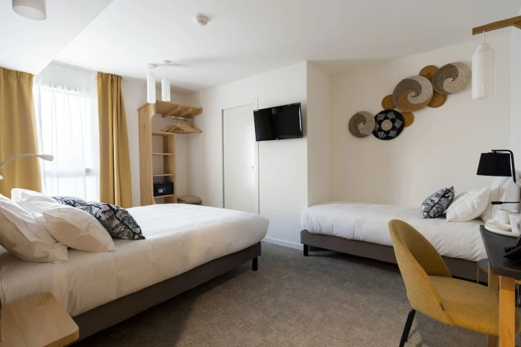 Standard Triple room