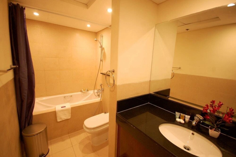 Spacious Two Bedroom in 8 Boulevard Walk