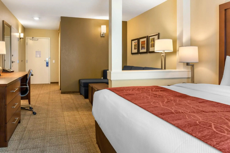 Comfort Inn & Suites