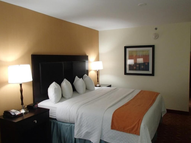 Lux Hotel And Spa - Arlington, TX