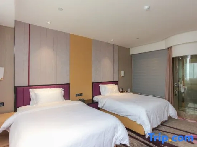 Deluxe Double room with street view