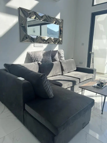 Hermes Penthouse Apartment With Mountain View