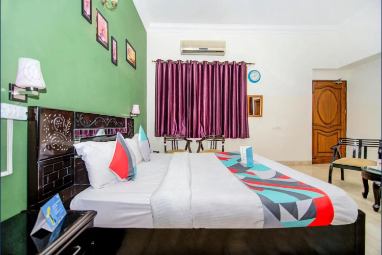 Hotel Ashray Noida