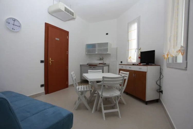 2 Bedrooms Family Apartment with garden view