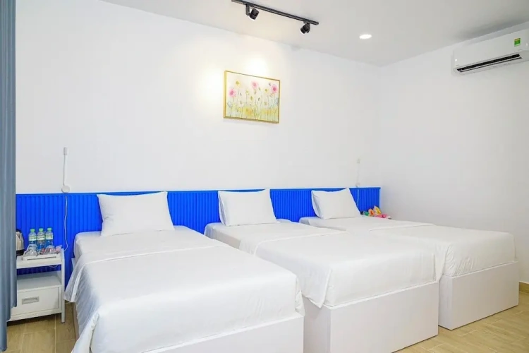 Standard Triple room with balcony and with garden view