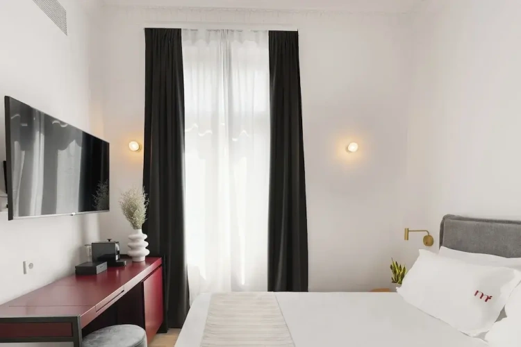 Deluxe Double room with city view