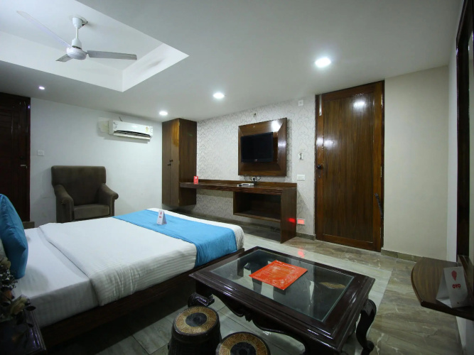 OYO 893 Hotel Seven