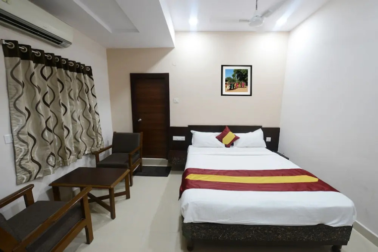 Hotel Dwaraka Inn