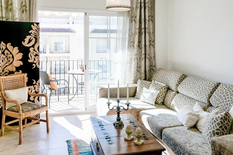 PC-Comfy 2 bedroom apt center Estepona