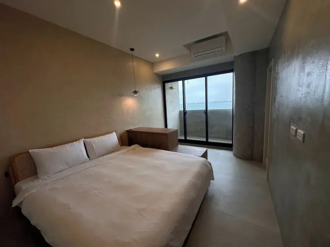 SomeWhere Inn