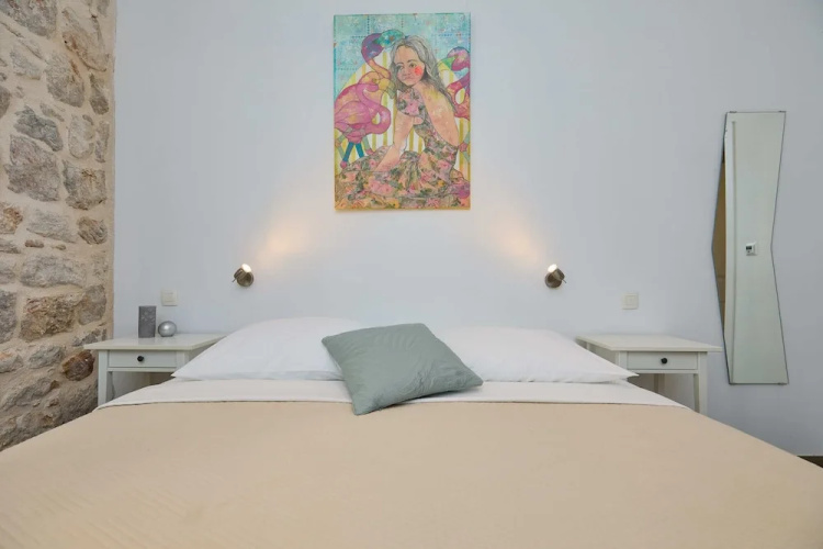 Room Eddie