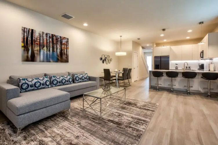 Spacious New Modern Retreat