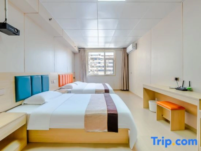 Business Quadruple Suite
