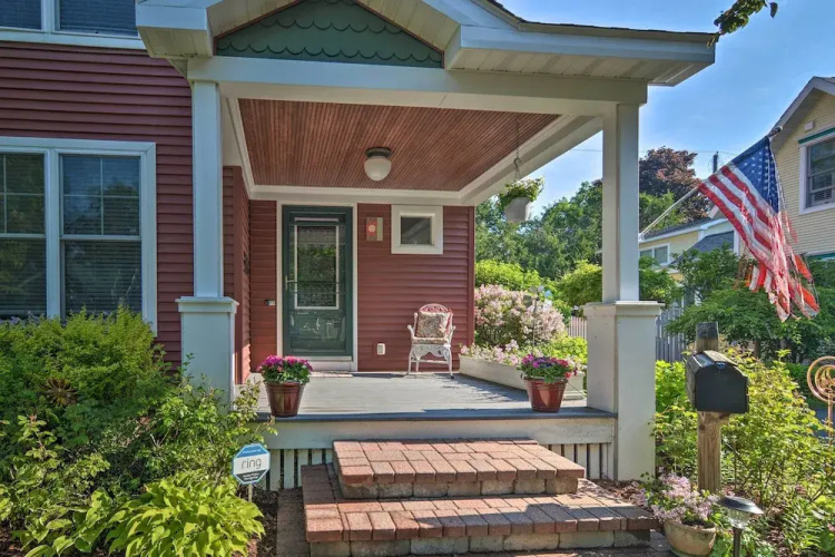 Day Trips to Boyne Mtn! Downtown Charlevoix Duplex