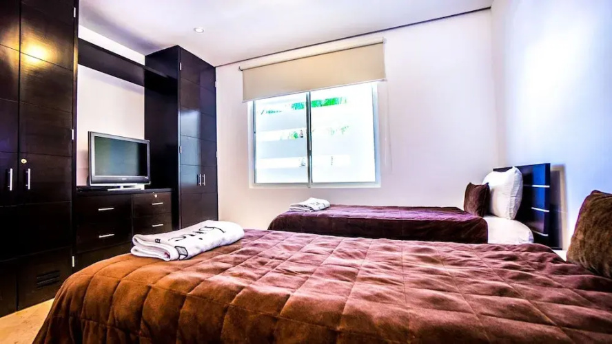 Elements 118 2 Bedroom Condo by Redawning