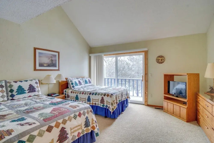 Bellaire Townhome on Summit Mtn w/ 2 Balconies!