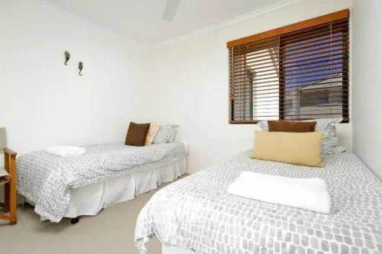 2/61 Noosa Parade
