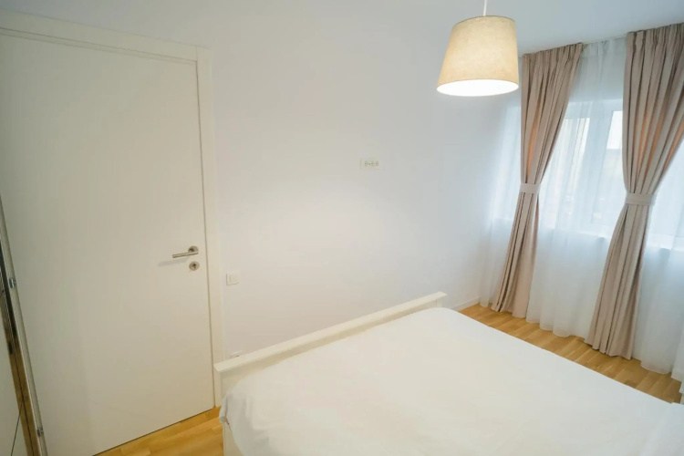 Central 1BR - city view + large balcony + Netflix