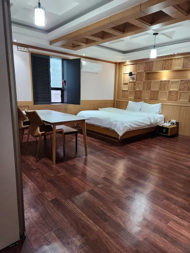 Central Plaza Hotel