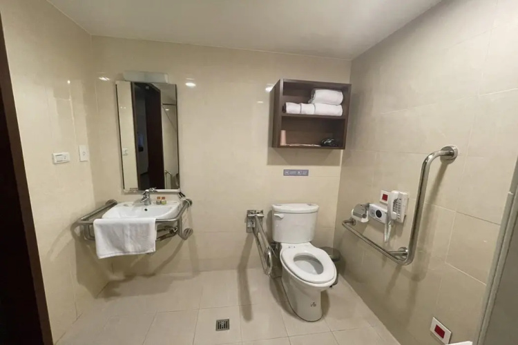 Hotel June