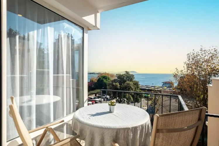Chic Flat With Balcony Near Moda Shore