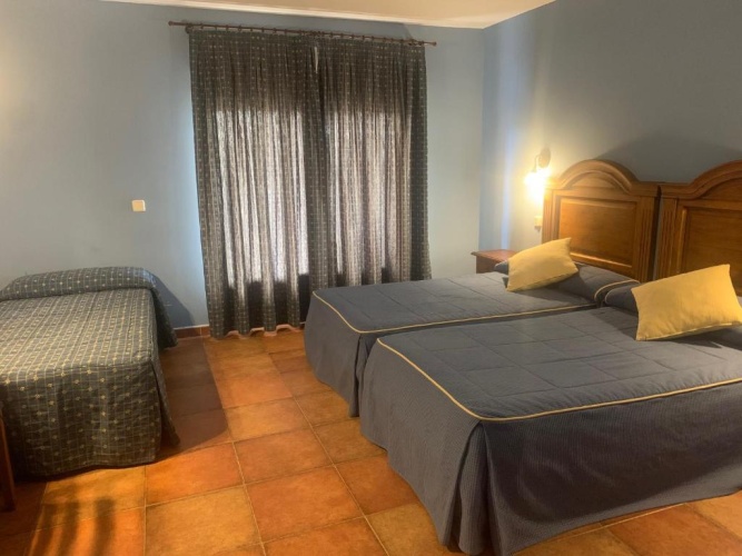 Standard Triple room